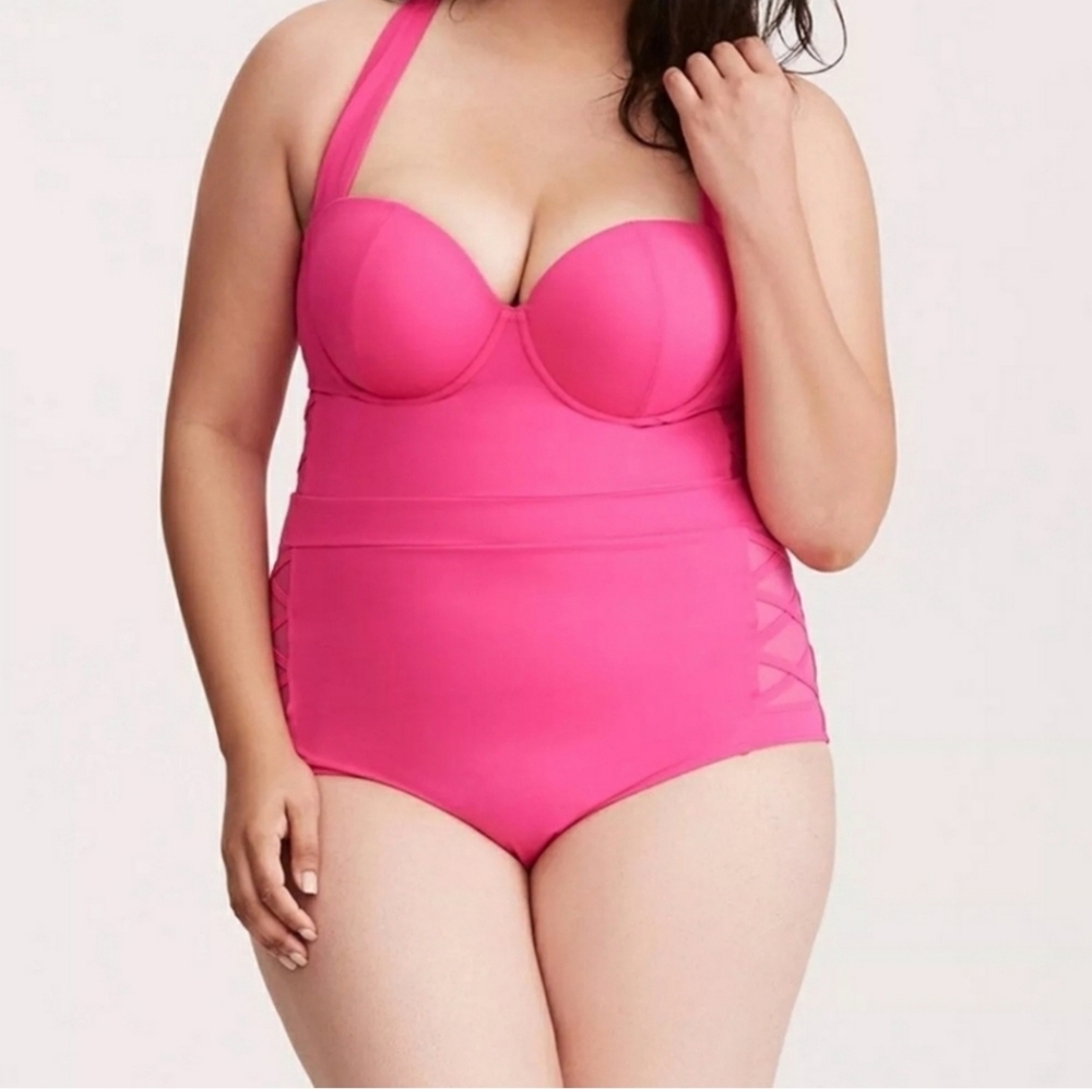 NEW! 🏊‍♂️ Plus Size 2X Torrid Hot Pink one piece swimsuit
